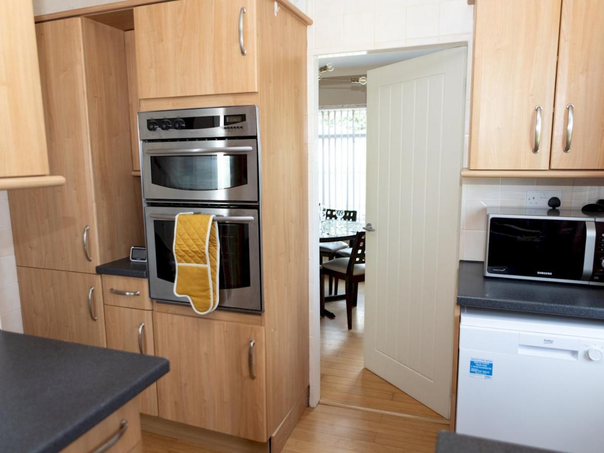 Pass The Keys Amazing 4 Bedroom Property- Hot Tub & Sea Views Scarborough Eksteriør billede