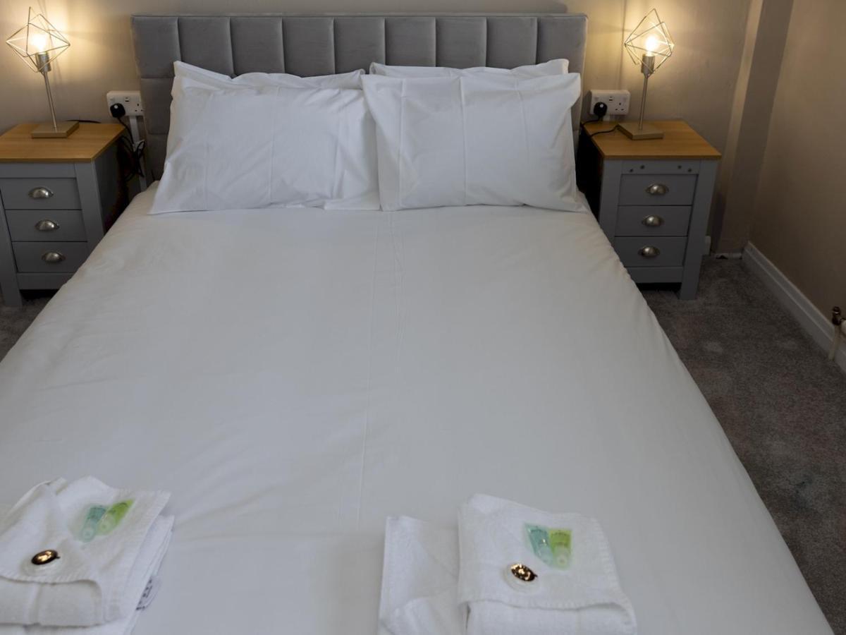 Pass The Keys Amazing 4 Bedroom Property- Hot Tub & Sea Views Scarborough Eksteriør billede