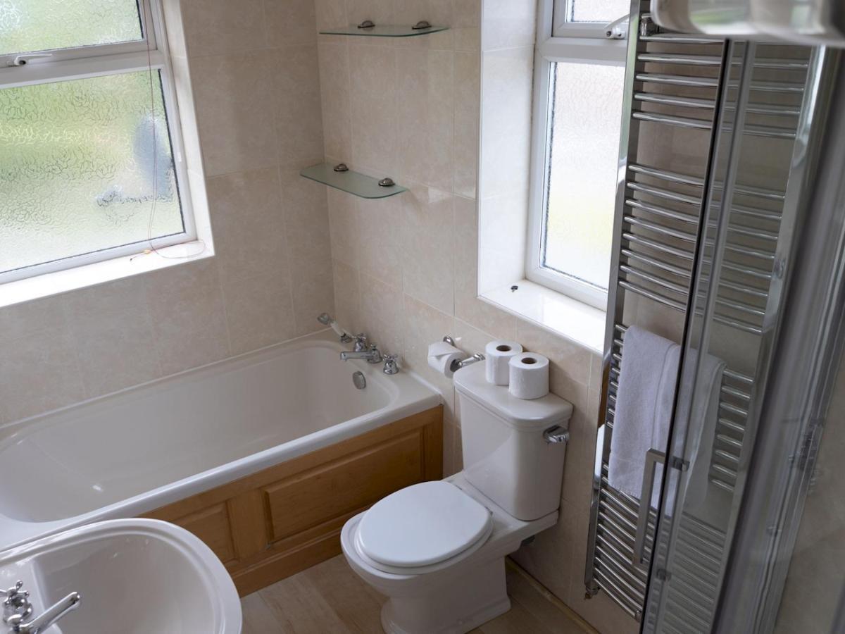 Pass The Keys Amazing 4 Bedroom Property- Hot Tub & Sea Views Scarborough Eksteriør billede